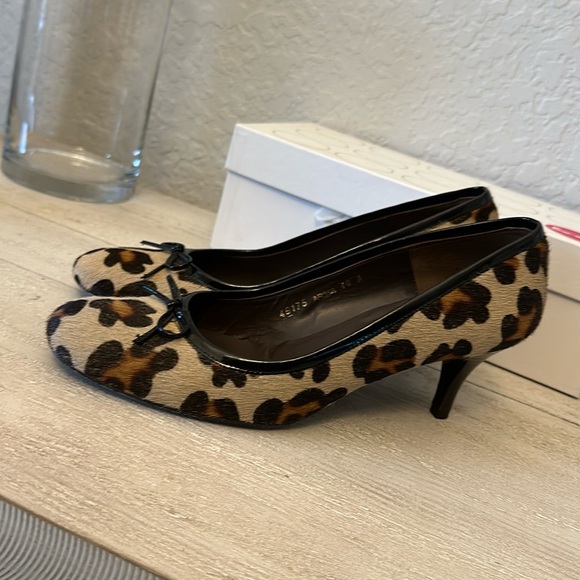 Boden Calf Hair Leopard Print Patent trim Heels EU 40 Size 9 - Picture 1 of 10
